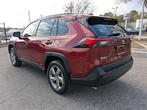 Used 2021 Toyota RAV4 XLE Premium image 10