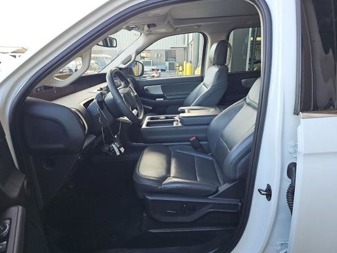 Used 2025 Ford Expedition Active image 6