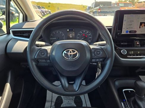 Used 2025 Toyota Corolla LE FWD image 19