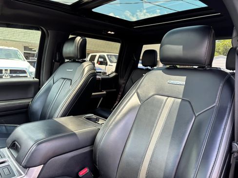 Used 2017 Ford F150 Platinum w/ Equipment Group 701A Luxury RWD image 19