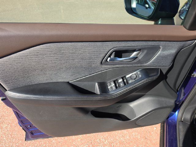 Used 2023 Nissan Rogue SV AWD/4WD image 10