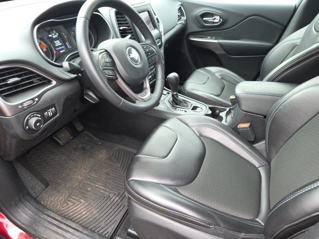 Used 2019 Jeep Cherokee Latitude Plus AWD/4WD image 30