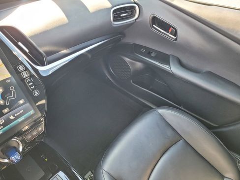 Used 2022 Toyota Prius Prime XLE image 12