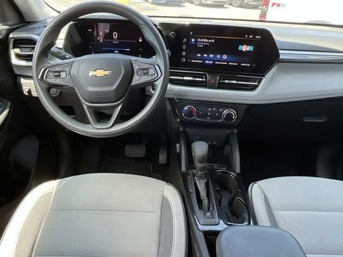 Used 2024 Chevrolet TrailBlazer LT FWD image 16