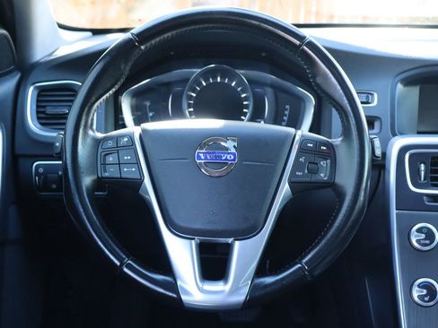 Used 2016 Volvo V60 T5 Cross Country Platinum image 18