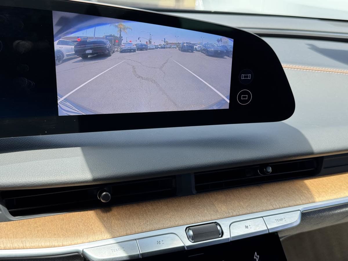 Used 2024 Lucid Air Pure RWD image 30