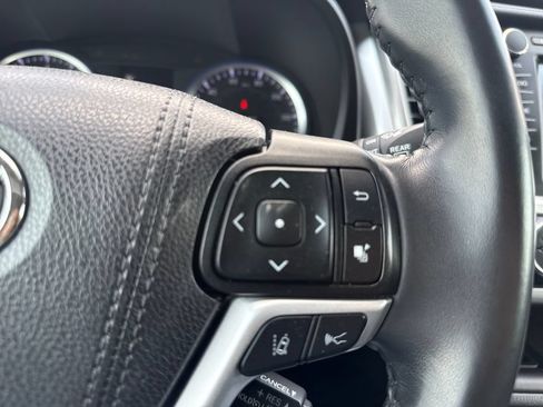 Used 2019 Toyota Highlander SE AWD/4WD image 28