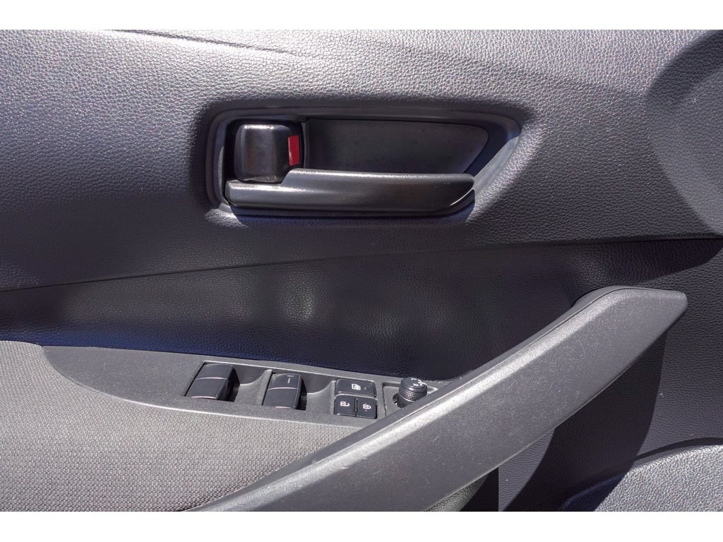 Used 2025 Toyota Corolla LE FWD image 11
