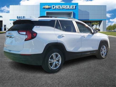 Used 2022 GMC Terrain SLE w/ Driver Convenience Package image 3