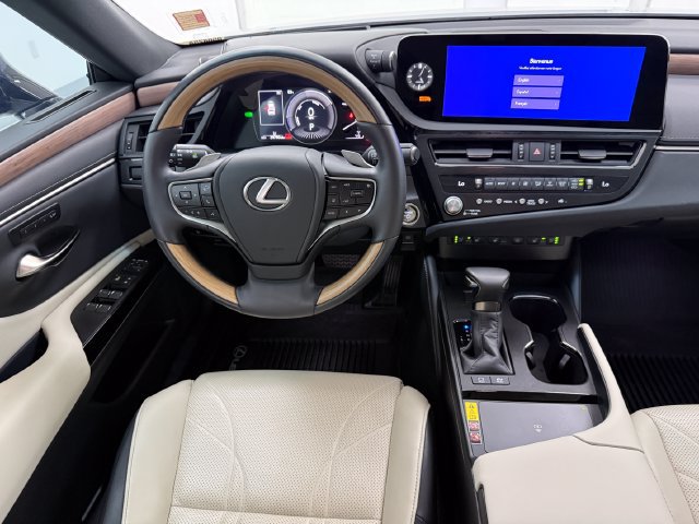 Used 2025 Lexus ES 300h w/ Technology Package FWD image 32