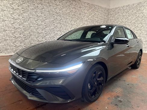 New 2026 Hyundai Elantra SEL Sport FWD image 3