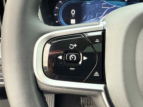 Certified 2025 Volvo XC60 B5 Plus image 29