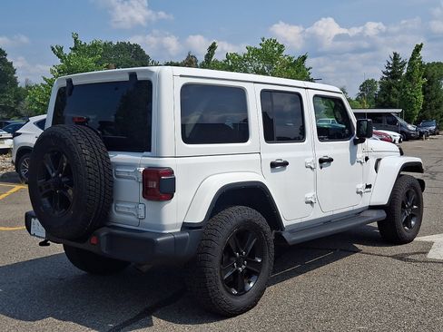 Used 2021 Jeep Wrangler Unlimited Sahara AWD/4WD image 6