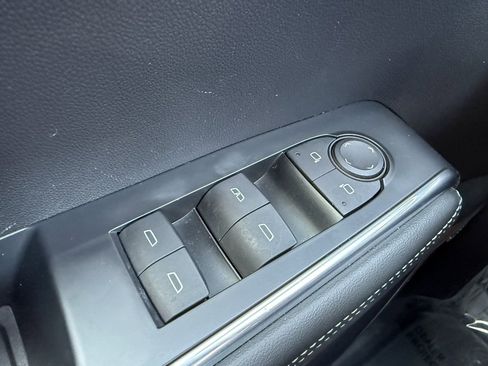 Used 2024 GMC Acadia Elevation image 21