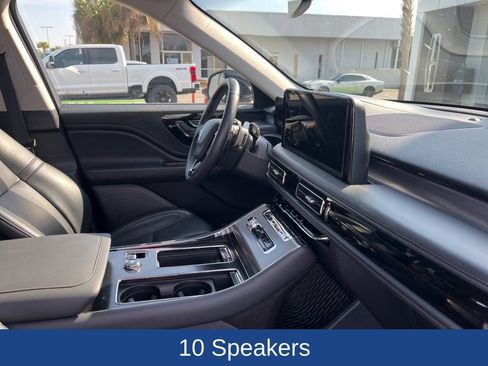 Used 2025 Lincoln Aviator 2WD image 23