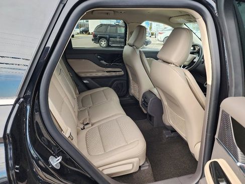 Used 2022 Lincoln Corsair Standard w/ Equipment Group 101A image 14