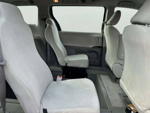 Used 2014 Toyota Sienna L FWD image 15