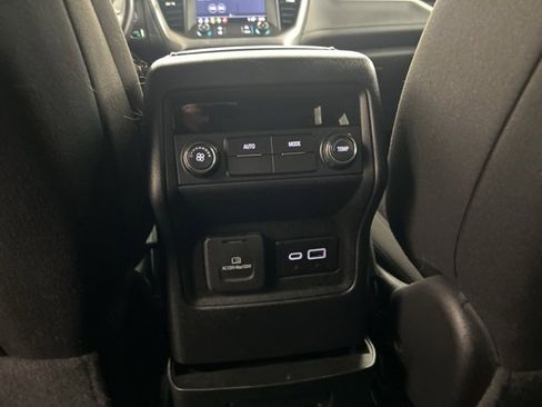 Used 2020 GMC Acadia SLE w/ Driver Convenience Package image 27