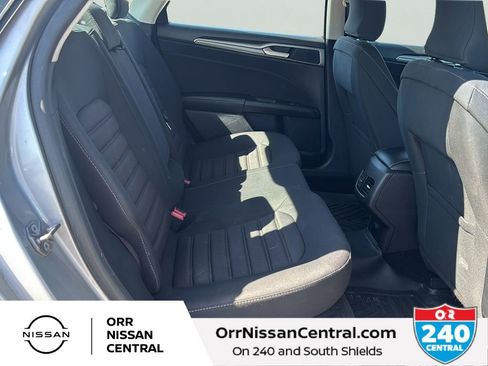 Used 2018 Ford Fusion SE w/ Fusion SE Technology Package FWD image 13