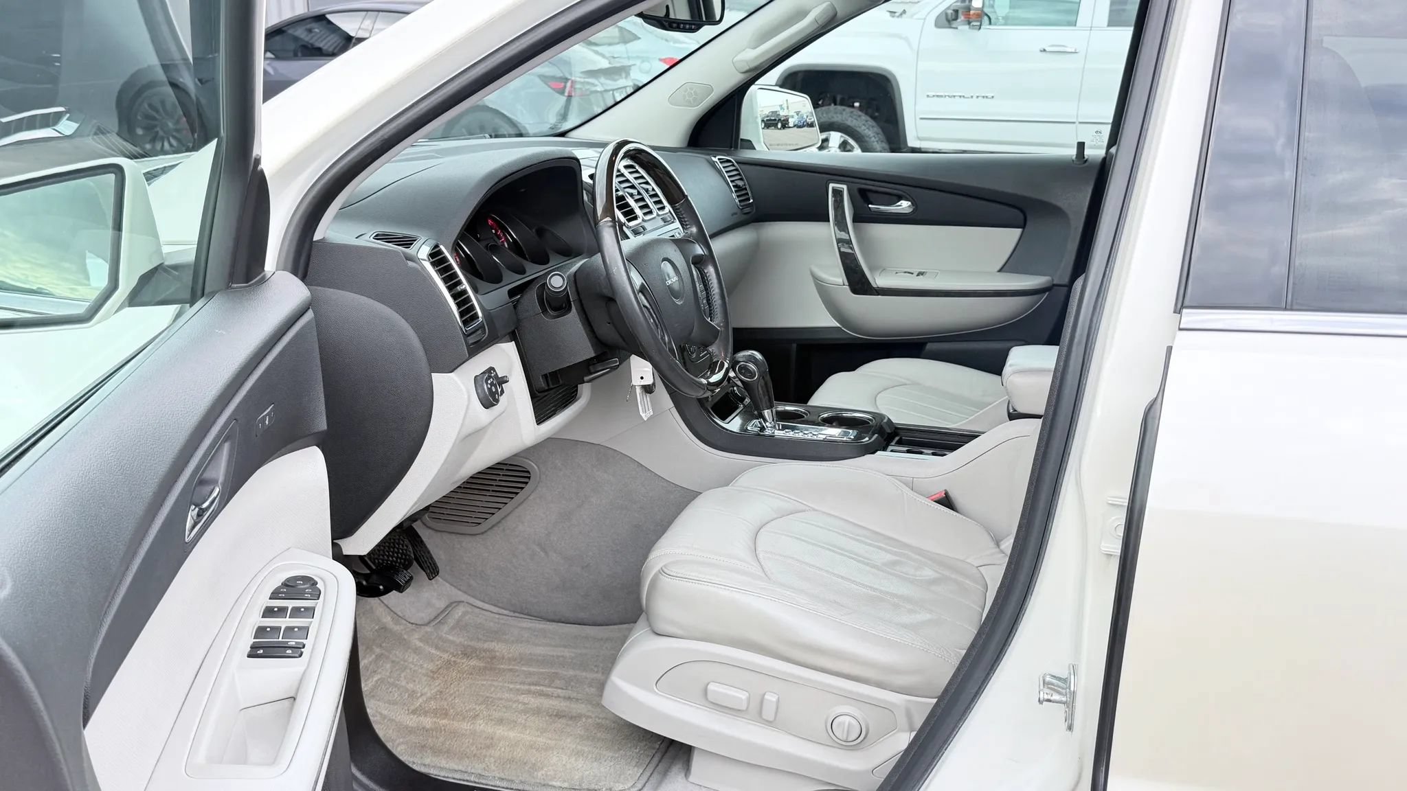 Used 2012 GMC Acadia Denali AWD/4WD image 13