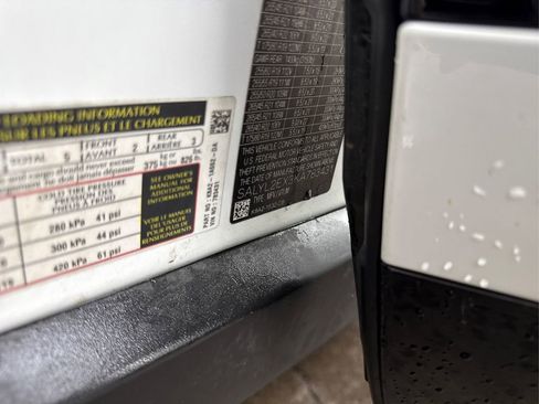 Used 2019 Land Rover Range Rover Velar R-Dynamic SE image 17