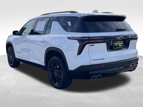 Used 2024 Chevrolet Traverse LT w/ Enhanced Driving Package image 5