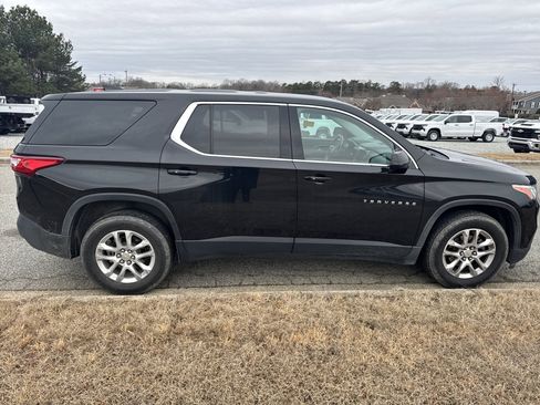 Used 2019 Chevrolet Traverse LS image 11