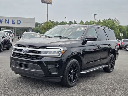 Used 2023 Ford Expedition XLT RWD image 2