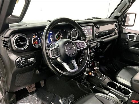 Used 2022 Jeep Wrangler Unlimited Sahara image 17