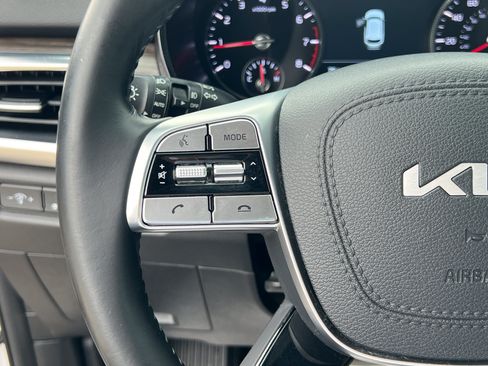 Used 2022 Kia Telluride SX w/ Towing Package FWD image 16