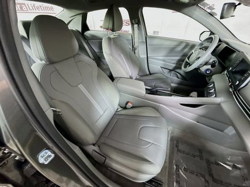 Certified 2025 Hyundai Elantra SE FWD image 29
