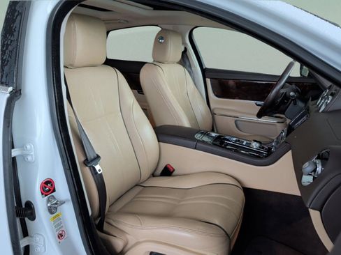 Used 2017 Jaguar XJ R-Sport image 46