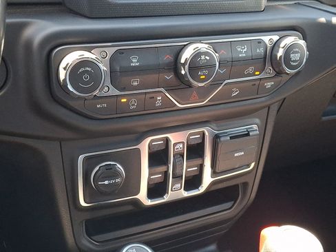 Used 2019 Jeep Wrangler Unlimited Sport S AWD/4WD image 17