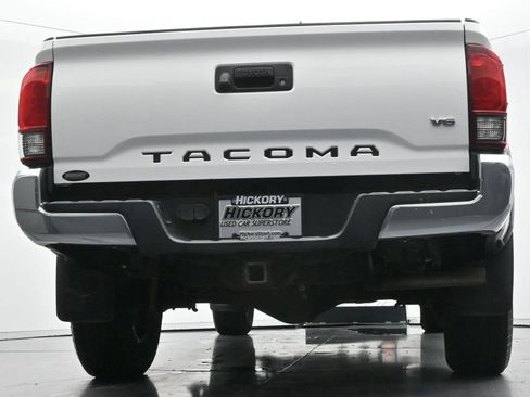 Used 2018 Toyota Tacoma TRD Off-Road AWD/4WD image 47