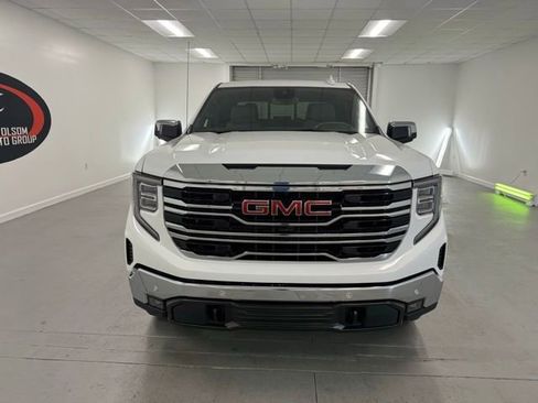 New 2026 GMC Sierra 1500 SLT image 2