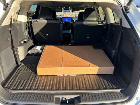 New 2026 Toyota Highlander Platinum AWD/4WD image 24