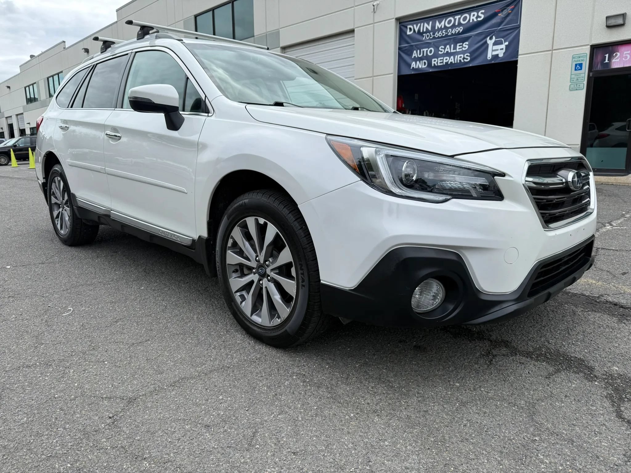 Used 2019 Subaru Outback 3.6R Touring AWD/4WD image 2