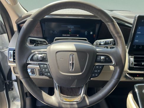 Used 2022 Lincoln Navigator Reserve RWD image 9