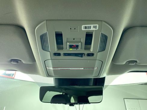 Used 2021 Toyota Highlander Platinum image 9