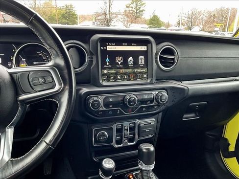 Used 2022 Jeep Wrangler Unlimited Sahara AWD/4WD image 18