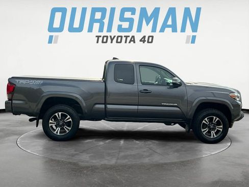 Used 2018 Toyota Tacoma TRD Sport image 8