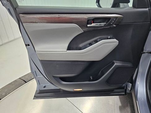 Used 2021 Toyota Highlander Platinum image 35