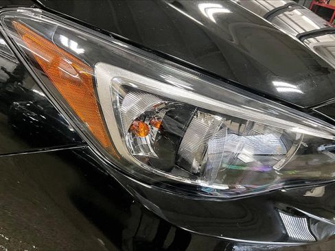 Used 2018 Subaru Impreza 2.0i Premium image 27