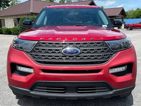 Used 2022 Ford Explorer XLT w/ Equipment Group 202A RWD image 2
