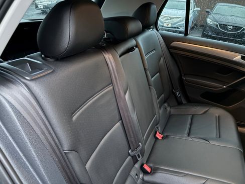Used 2017 Volkswagen Golf Wolfsburg Edition image 22