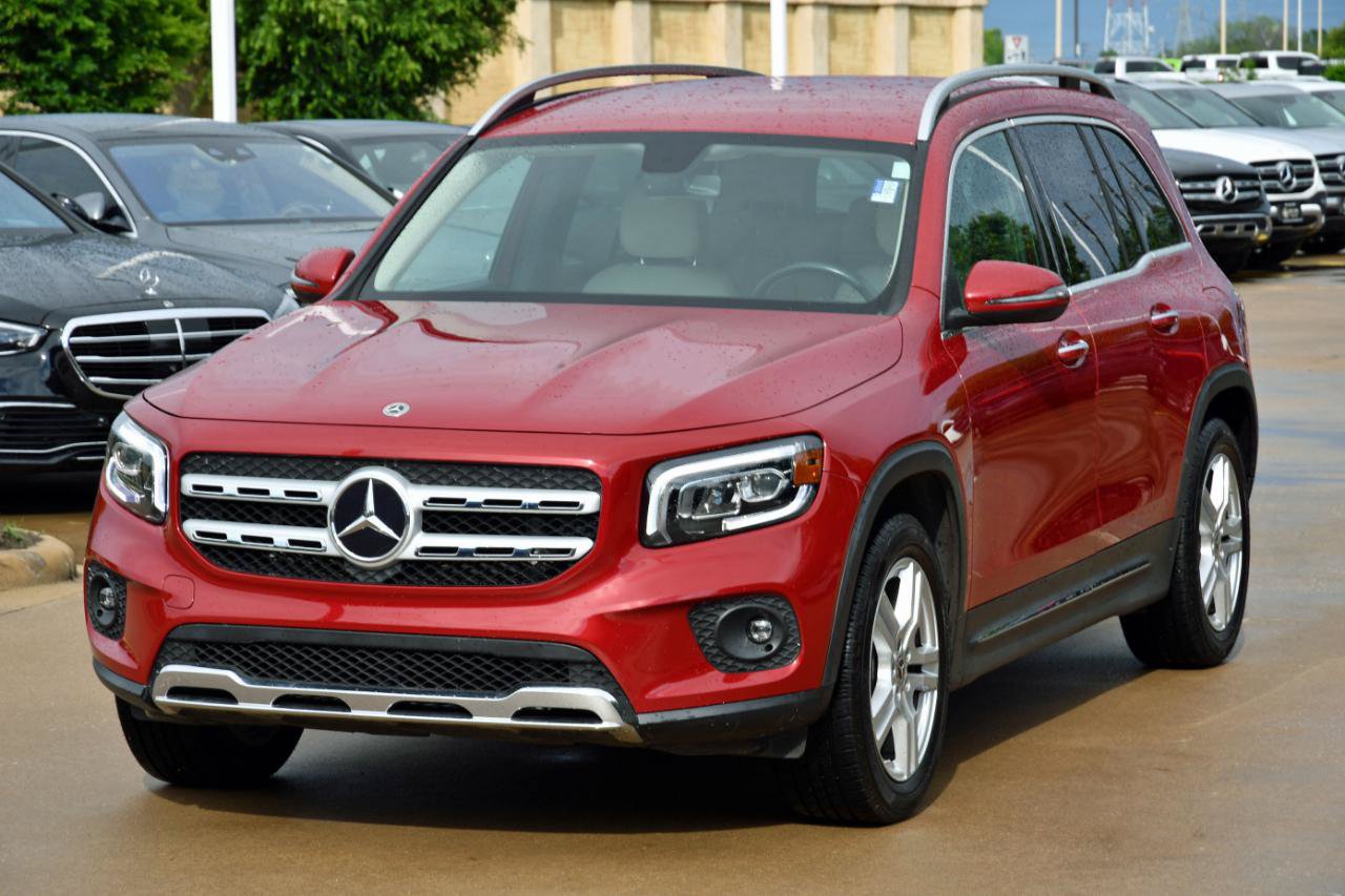 Used 2022 Mercedes-Benz GLB 250 w/ Premium Package image 2