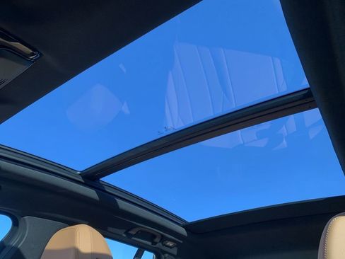 Used 2024 BMW X3 M40i w/ Premium Package image 17