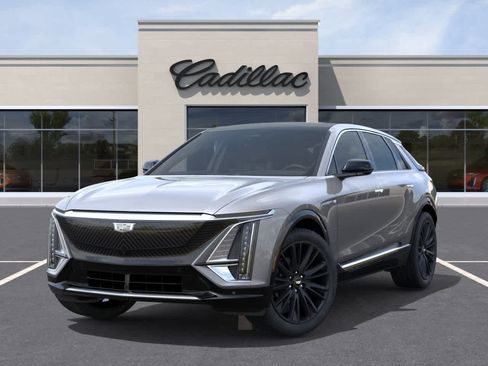 New 2026 Cadillac Lyriq Luxury w/ LPO, Bronce Accent Package RWD image 6