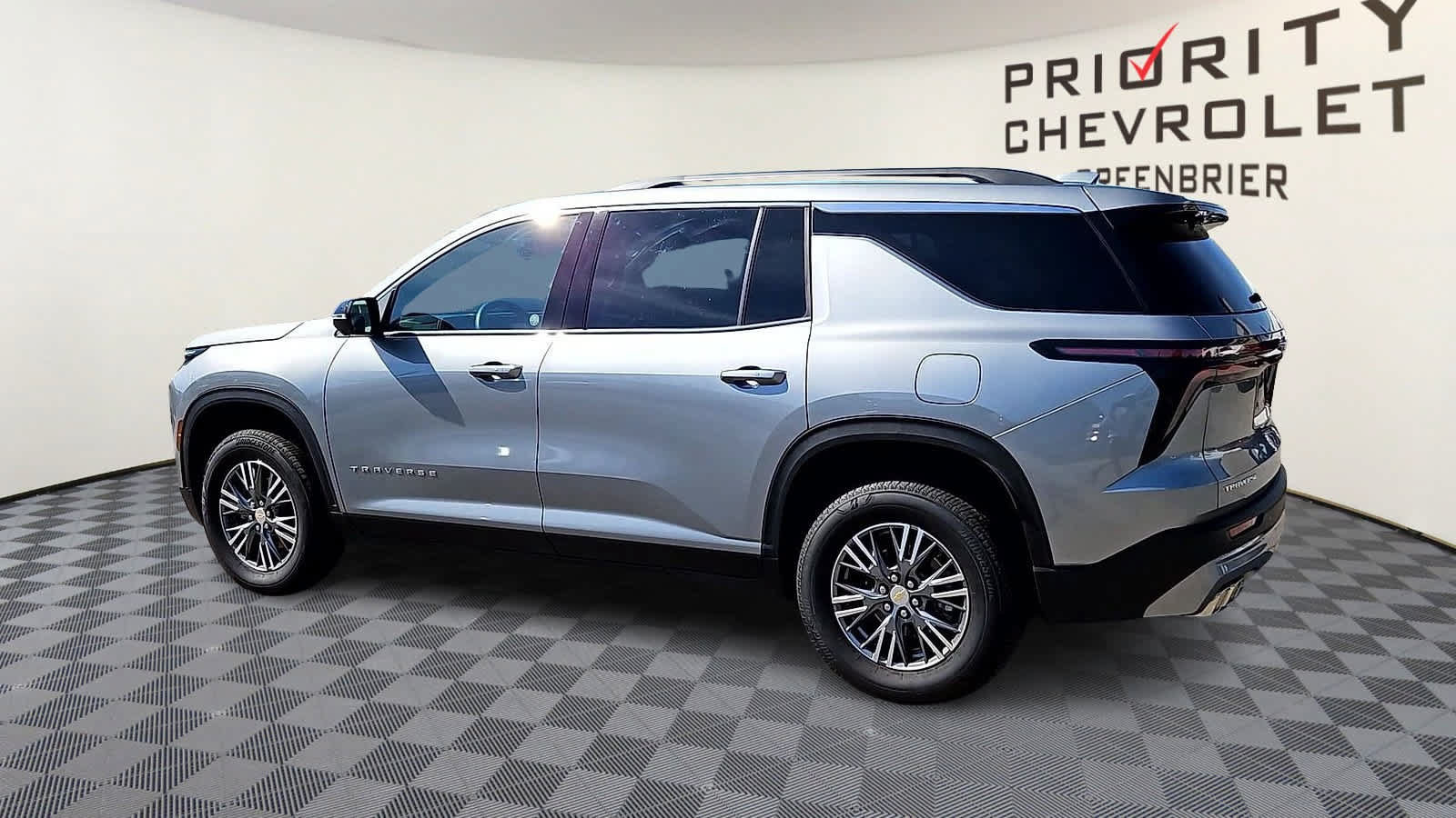 Used 2026 Chevrolet Traverse LT w/ Driver Confidence Package FWD image 6