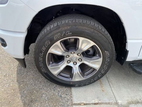 Used 2023 RAM 1500 Laramie AWD/4WD image 12